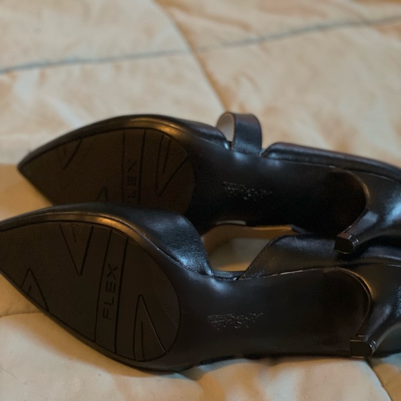 Black Heels with cushion 3” - Picture 3 of 5